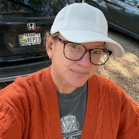 Meet your Posher, Michelle - Picture 2 of 2